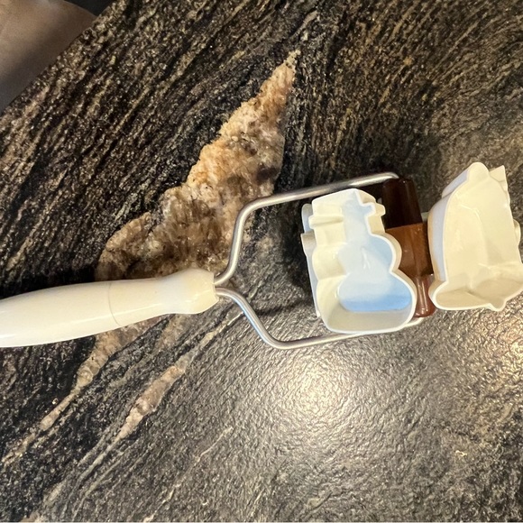 Cookie cutters 5 in one tool aluminum plastic ROLLER vintage Hong Kong 2” candy - Picture 15 of 15